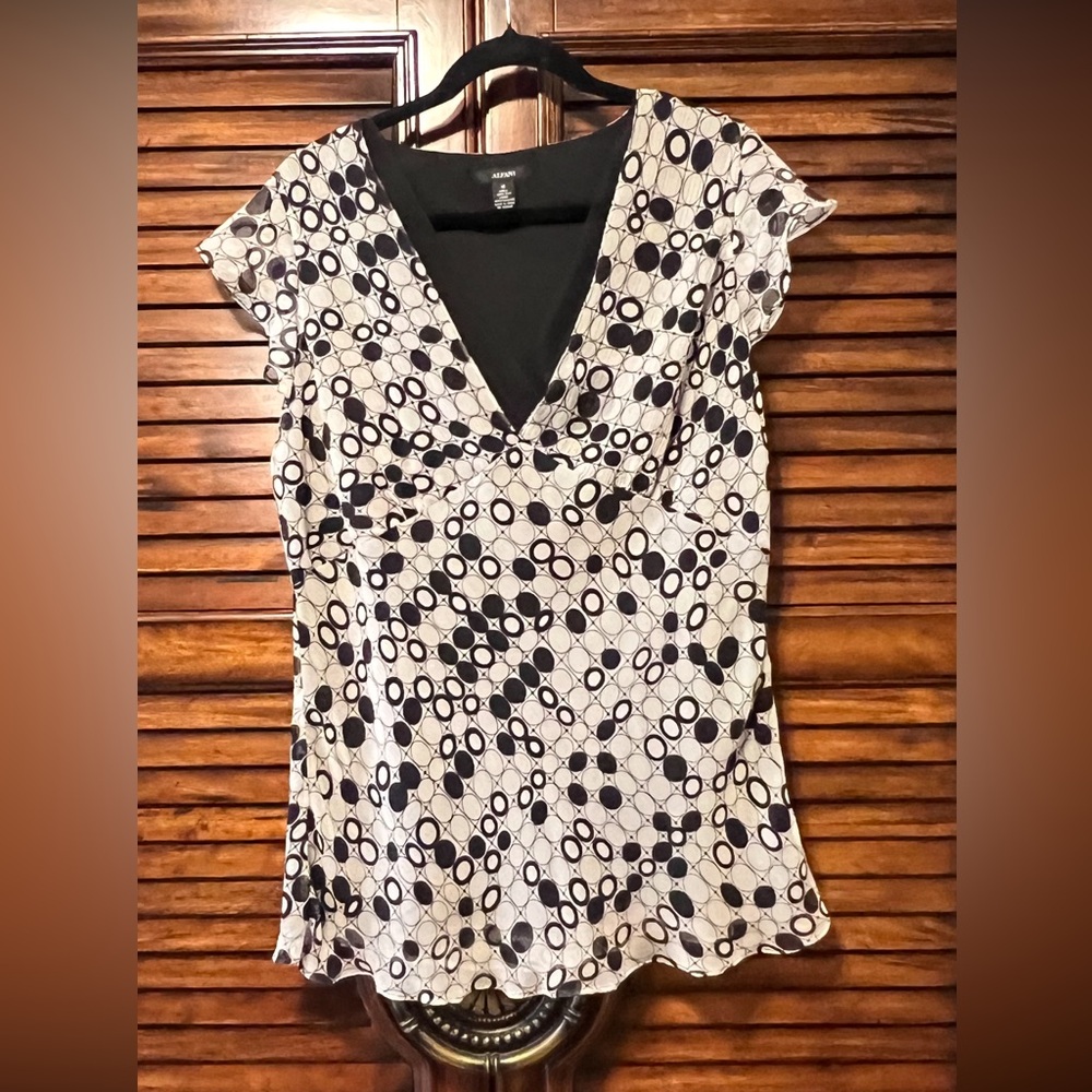 Alfani Black and White flowy Women's Silk Blouse Size 16 Business Casual Work‎